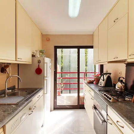 Charming Ideally Located In 리스본