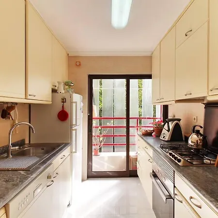 Charming Ideally Located In ליסבון