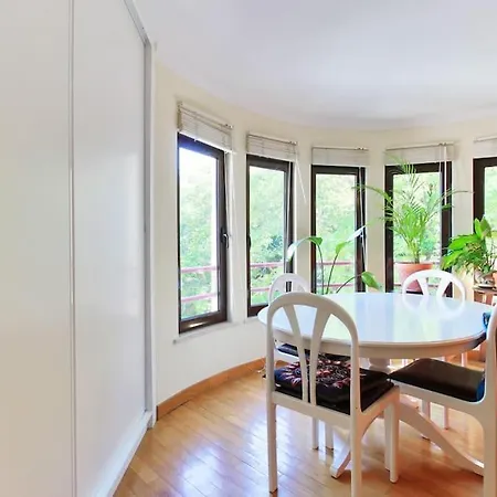 아파트 Charming Ideally Located In *